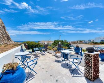 Onar Rooms & Studios - Perissa - Balkong