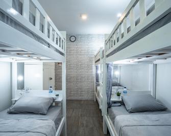 Ndalem Kampoeng Budget Malioboro - Yogyakarta - Habitación