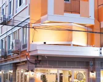 Hoppers Place Donmuang Hostel - Bangkok - Building