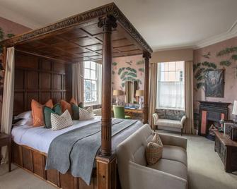The George - Yarmouth - Bedroom