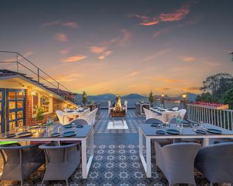 Hotel Wood Stock Luxury - A Boutique Property - Penthouse - Open Air Restaurant & Terrace - Shimla - Yatak Odası