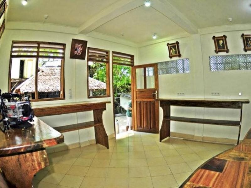 Bunaken Divers Sea Breeze Resort - Siladen - דלפק קבלה