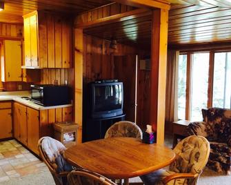 Lauderdale Lakes (Green Lake) -Lake Front Home-Gorgeous Views! - Elkhorn - Їдальня
