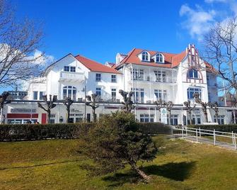 Villa Bellevue Premium by Rujana - Binz - Gebäude