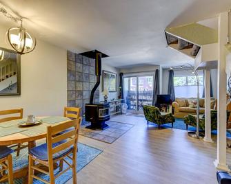 5 Mins To Pearl Street Mall And 1 Min Walk To Gorgeous Trails!!! - Boulder - Dining room