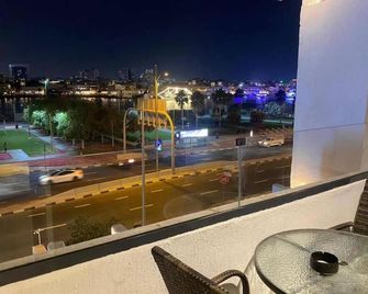 Emaro Hostel 1003 - Dubái - Balcón