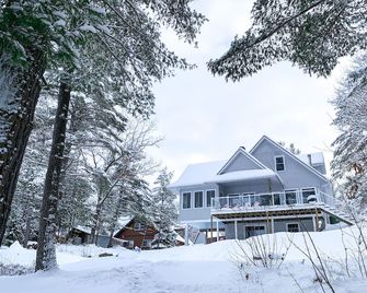 Waterfront Cottage In Muskoka - Gravenhurst - Building