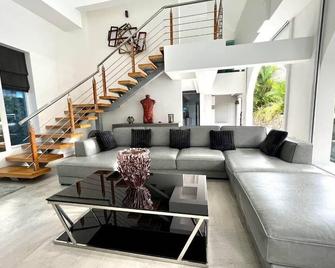 Pattaya Greg Pool Villa - Pattaya - Living room