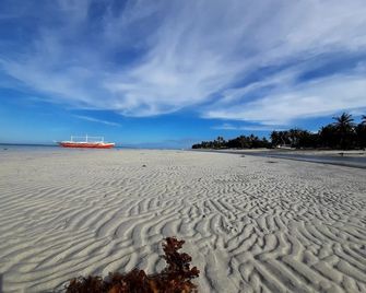 Saint John Beach House - Bantayan - Strand