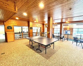 Mountain Studio Ski Access & Jet Tub - Lutsen