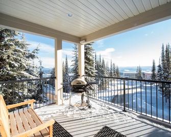 Silver Star Mountain - 3 Bedroom - Ski Out - Sleeps 6 - Lumby - Balcón
