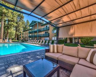 Majestic Views! 1BR Accommodation w/ Kitchen! Breakfast, Pets Allowed! - South Lake Tahoe - Pool