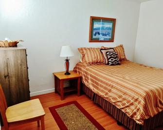 DB Botique and Cabins - East Glacier Park - Bedroom