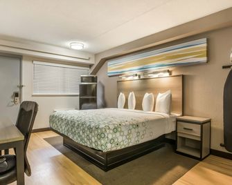 Hometowne Studios by Red Roof Princeton - Ewing/ Lawrenceville - Trenton - Bedroom