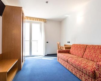 Panoramic Hotel San Carlo Ledro - Ledro - Living room