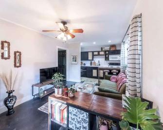 5min to Bishop Arts - Stay at Meadow House - Dallas - Restaurante