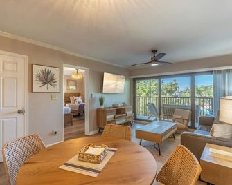 Park Shore Resort by Mike Z Rentals - Νάπολη - Τραπεζαρία
