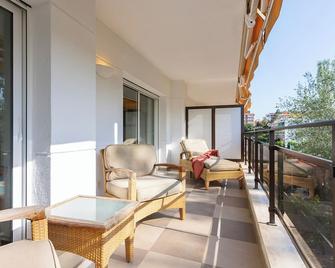 Suites del Mar Fenals - יורט דה מאר - מרפסת