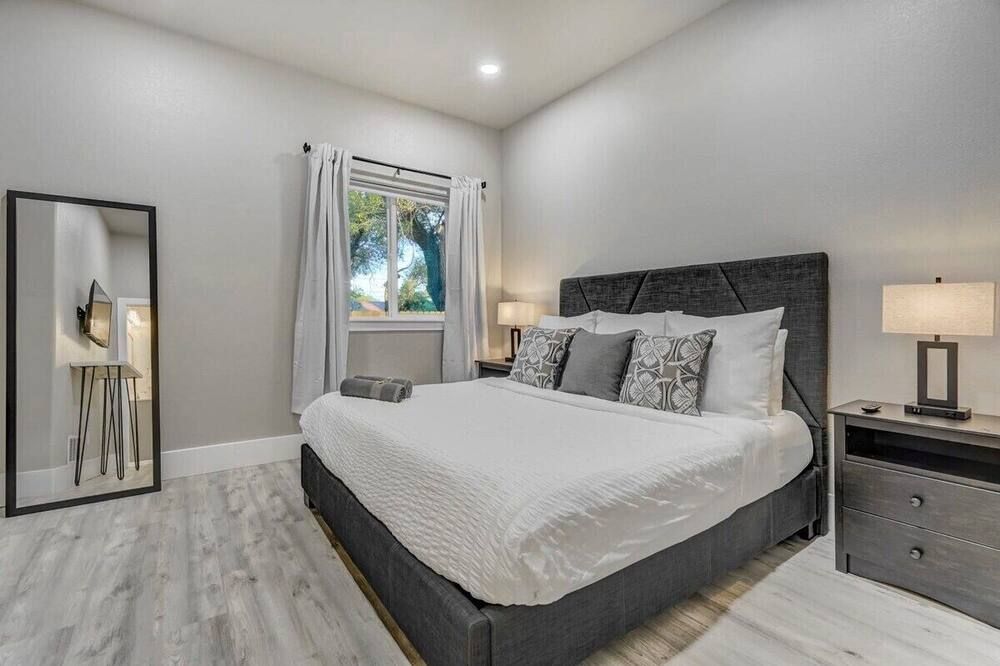 Baby Blue! Private Hot Tub, Elegant Kitchen/Baths! - קולרדו ספרינגס - חדר שינה