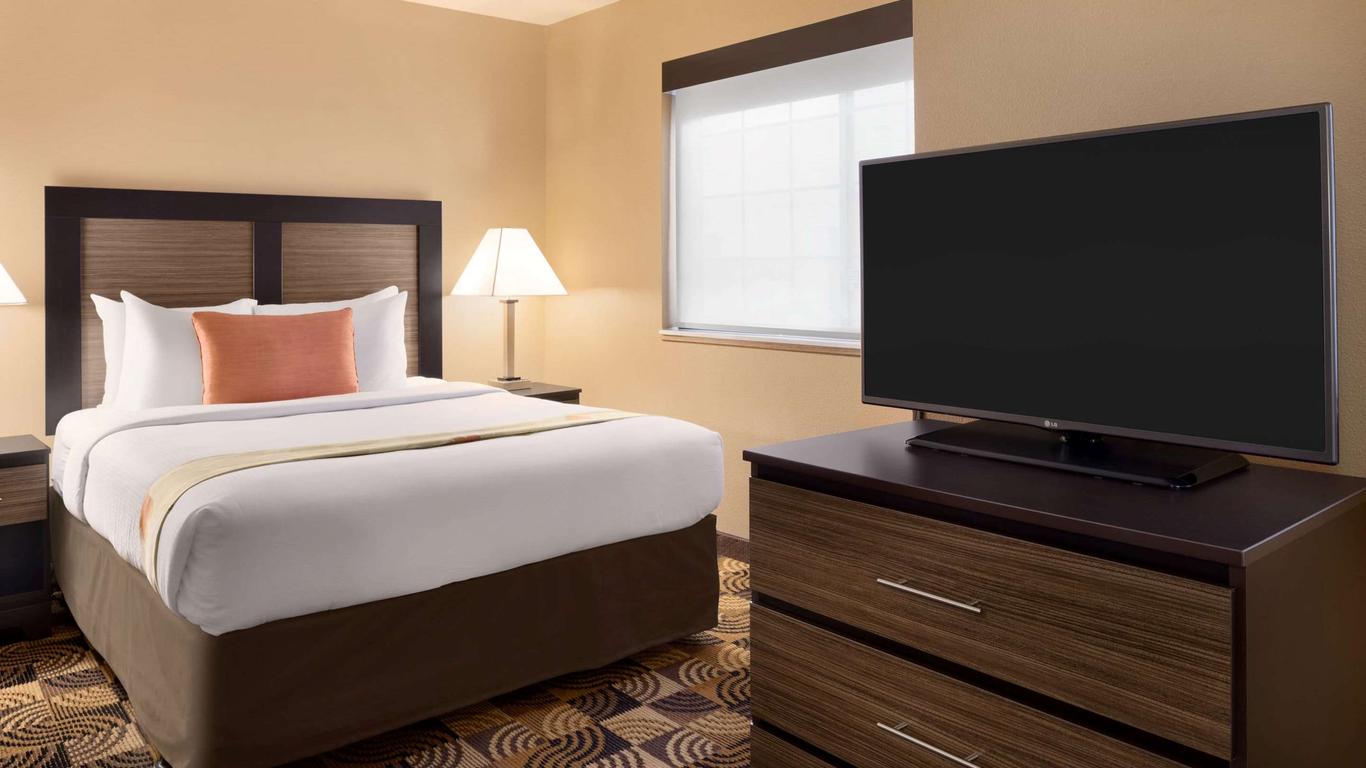 Hawthorn Extended Stay by Wyndham Milwaukee Airport