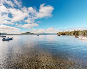 Lakefront Cabin on a Double Lot w/ 500' of Pebble Beach, Outdoor Fireplace, WiFi - Greenville - Beach