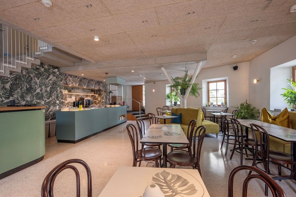 بر يل إلف ماي - أبارتمنت - انسبروك - مطعم