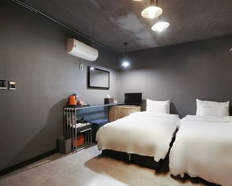 Blue Hotel - Geoje - Habitación