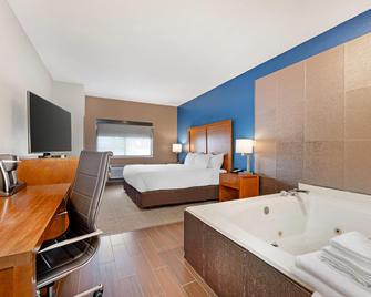 Comfort Inn and Suites North Greenfield - Greenfield - Schlafzimmer