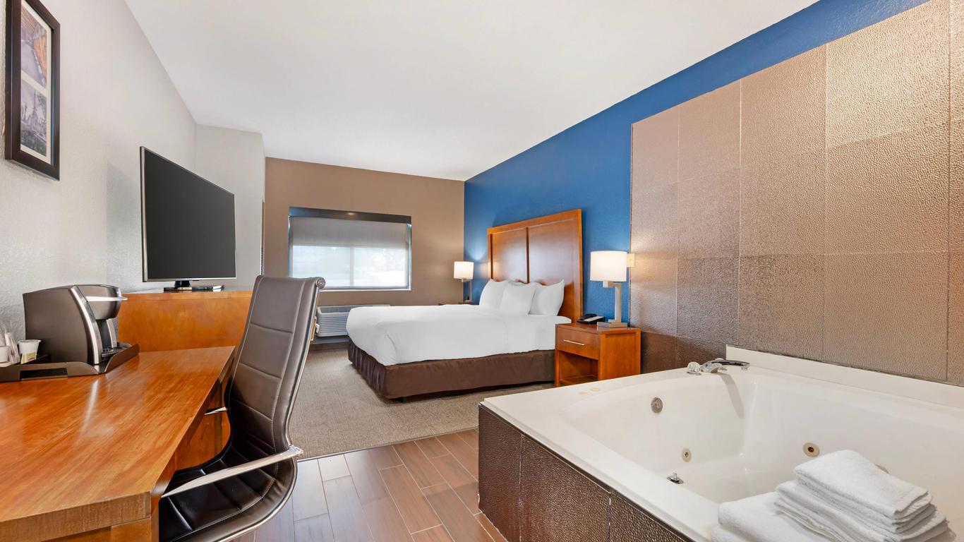 Comfort Inn and Suites North Greenfield