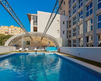 Vertice Sevilla - Seville - Bể bơi