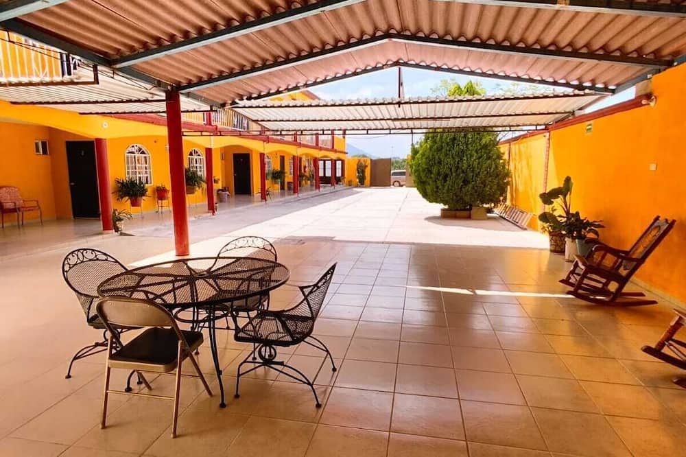 هوتل بوسادا سانتا إلينا - باراس دي لا فوينتى - شرفة مرصوفة