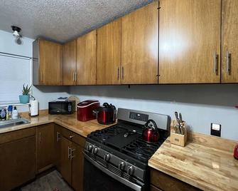 Clean & Cozy - La Crosse - Kitchen