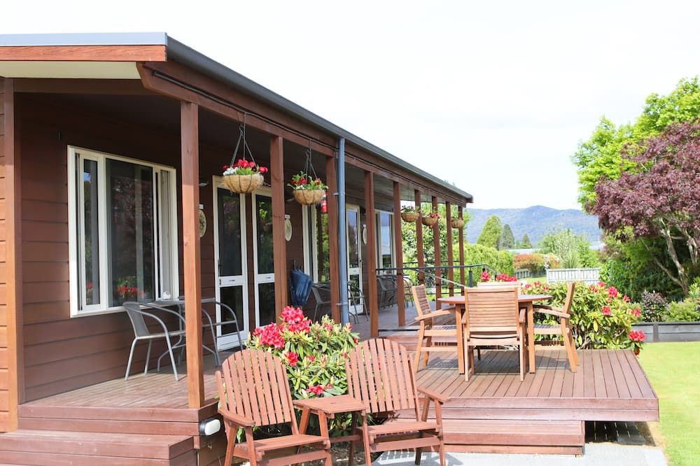 Blue Ridge Studios and Bed & Breakfast - טה אנאו - פטיו