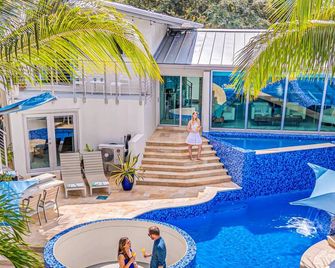 Waterfront Oasis Cascading Pool Views Centrally located Heated Pool Cascade KeyResidences - Fort Lauderdale - Pool