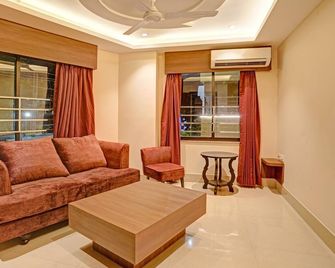 Treebo Indrapuri Hotel & Resort, Siliguri Junction - Shiliguri - Wohnzimmer