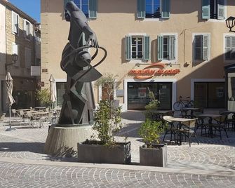 Apartment T2 Centre Historique Wifi Climatisation - L'annexe D'alèzen - Salon-de-Provence - Building