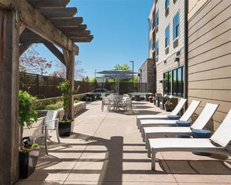 Best Western Premier Hotel at Fisher's Landing - Vancouver - Terasa