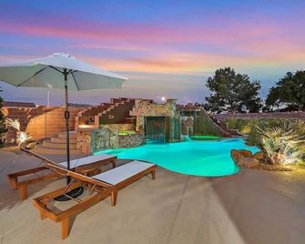Luxury 5br Villa Pool Hot Tub Rv Friendly - Henderson - Pool