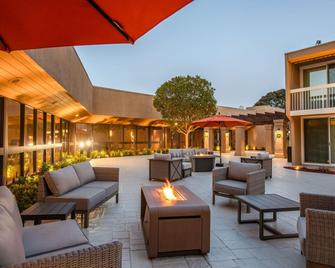 Holiday Inn Oxnard North - Oxnard - Innenhof