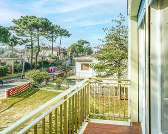 Beautiful Apartment In Lido Di Pomposa - Lido di Pomposa - Balcón