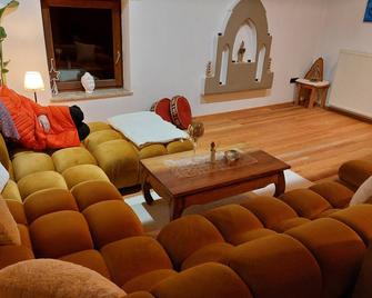 Ferienhaus am Himmelsteich: vacation, relaxation, yoga, hiking, family - Donaustauf - Sala de estar