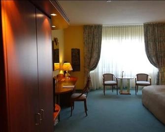 Parkhotel - Dallgow-Döberitz - Living room