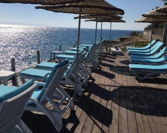 Arya hotel karaburun - Karaburun - Balcony