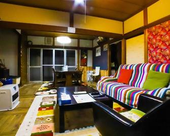 Annex Entire building available for rent with shower and toilet 17 people Guesthouse Tokiwa / Fujinomiya Shizuoka - Fujinomiya - Living room