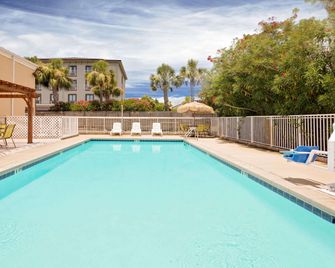 Days Inn by Wyndham Fort Walton Beach - Fort Walton Beach - Pool