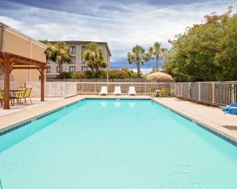 Days Inn by Wyndham Fort Walton Beach - פורט וולטון ביץ' - בריכה