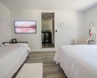 The Flat a Wanderlust Abodes property - Central Lake - Bedroom