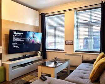 The Belmont, Old Town - Swindon - Living room