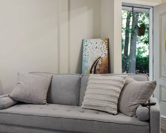 Walk Downtown - Private Retreat w King Bed - Fuquay-Varina - Sala de estar