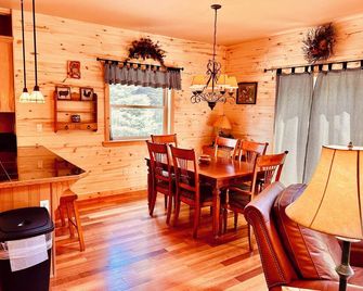 Gorgeous cabin in Arrowhead - Come enjoy the snow! - Cimarron - Comedor
